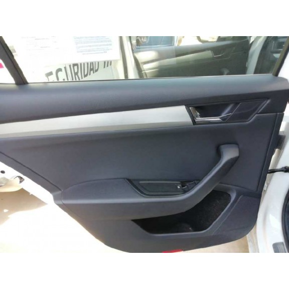 Recambio de guarnecido puerta trasera izquierda para skoda superb (3v3) 2.0 tdi referencia OEM IAM   