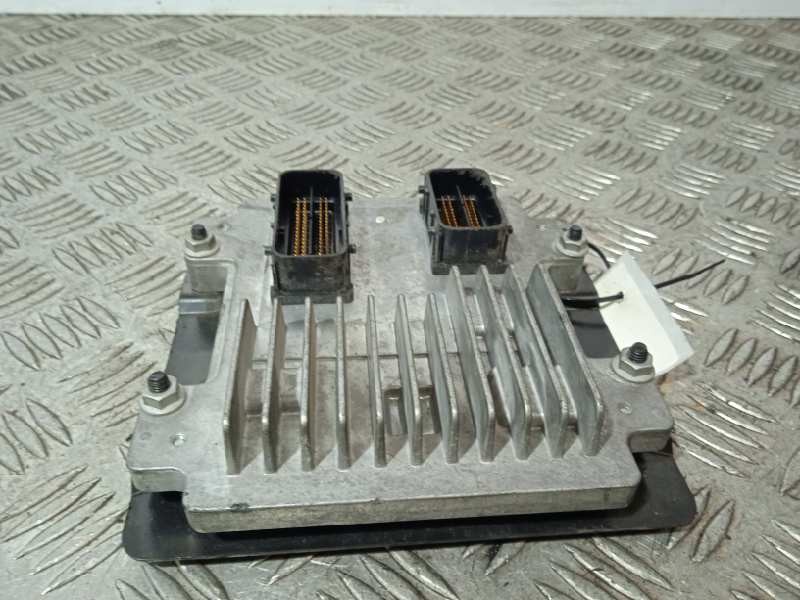 Recambio de centralita motor uce para opel insignia berlina cosmo referencia OEM IAM 12636386  