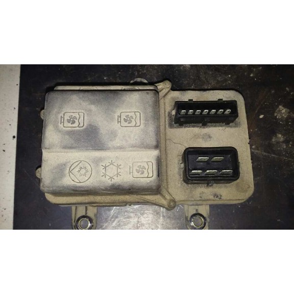 Recambio de caja reles / fusibles para fiat punto berl. (176) 75 s referencia OEM IAM 7738673  