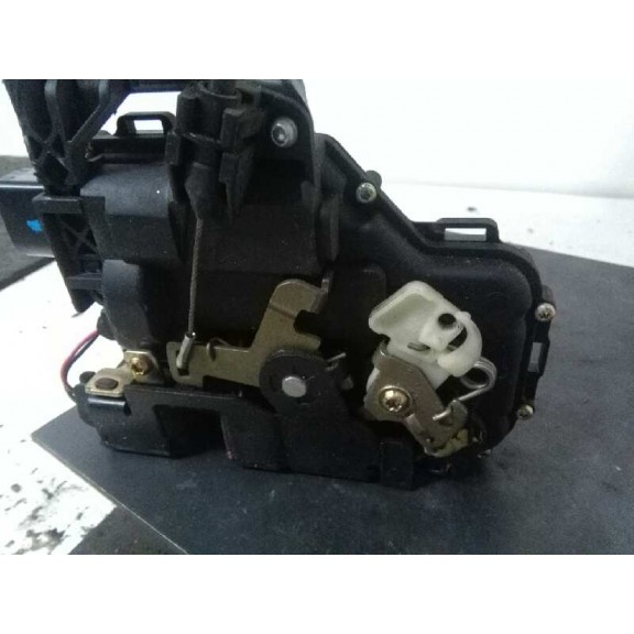 Recambio de cerradura puerta delantera derecha para volkswagen golf iv berlina (1j1) conceptline referencia OEM IAM 3B1837016A F