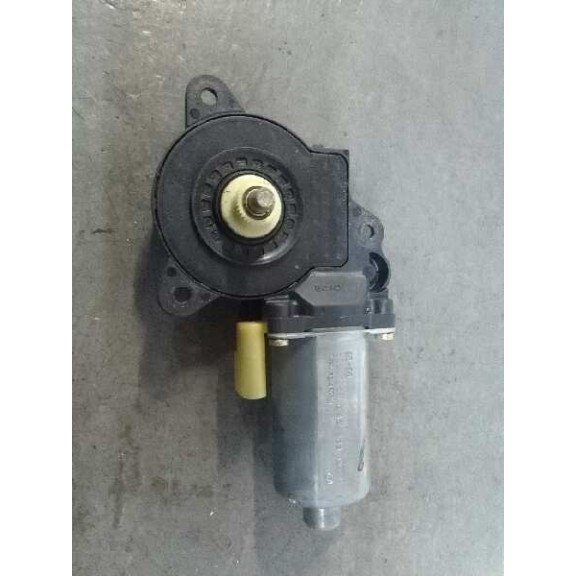 Recambio de motor elevalunas delantero derecho para ford fiesta (cbk) ambiente referencia OEM IAM 0130821939  