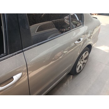 Recambio de puerta trasera izquierda para skoda superb ii (3t4) 2.0 tdi 16v referencia OEM IAM 3t5833055  