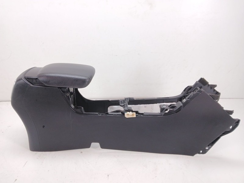 Recambio de apoyabrazos central para kia sportage concept 2wd referencia OEM IAM 84613F1200  