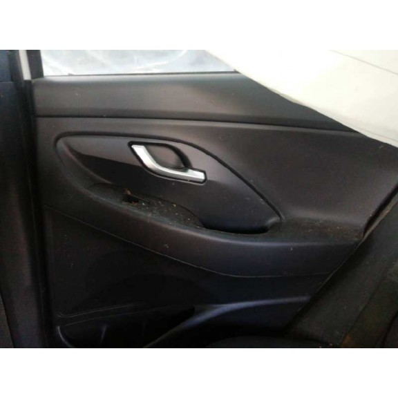 Recambio de guarnecido puerta trasera derecha para hyundai i30 (pd) klass referencia OEM IAM 83302G4010TRY  