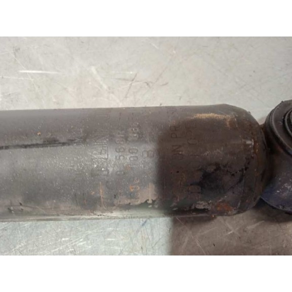 Recambio de amortiguador trasero izquierdo para renault master kipper doka l3h1 3,5t referencia OEM IAM 562101568R  