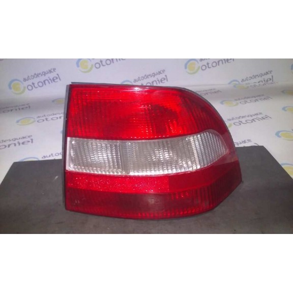 Recambio de piloto trasero derecho para opel vectra b berlina básico referencia OEM IAM  4P 1ª SERIE