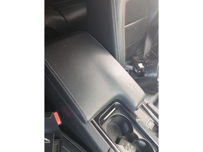 Recambio de apoyabrazos central para jaguar f-pace (x761) 2.0 td4 awd referencia OEM IAM   