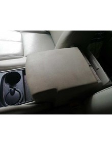 Recambio de apoyabrazos central para jeep commander 3.0 crd cat referencia OEM IAM vt5901rev   2