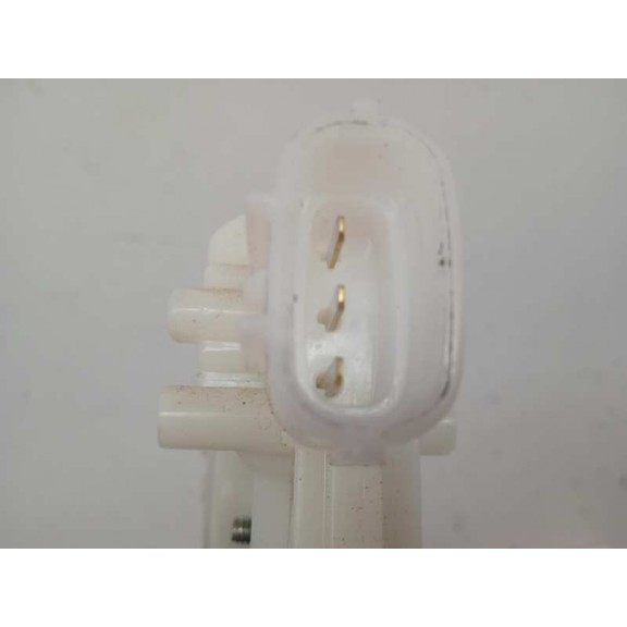 Recambio de cerradura maletero / porton para toyota auris hybrid active referencia OEM IAM 6935002090  3 PINS