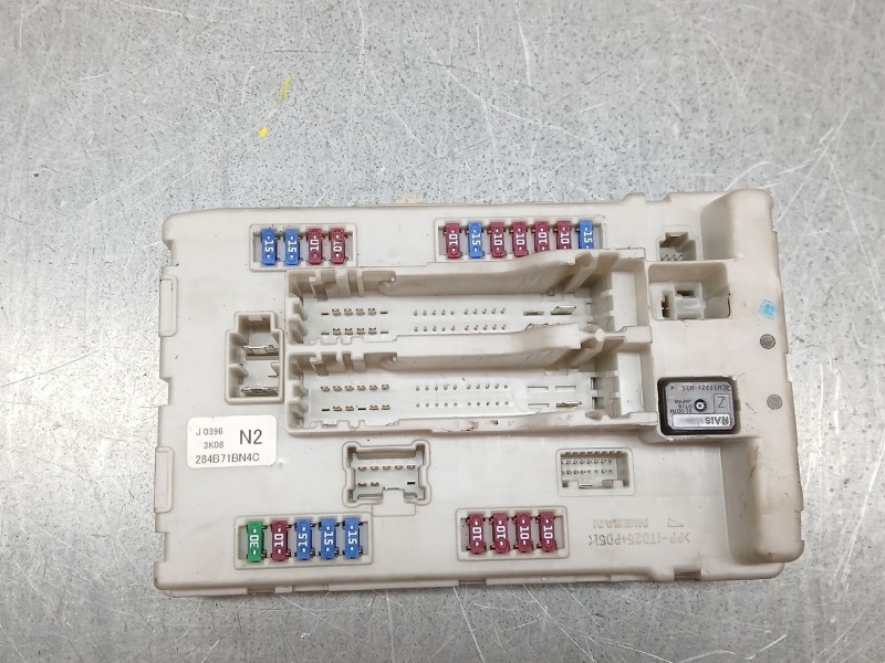 Recambio de caja reles / fusibles para infiniti qx70 3.7 awd referencia OEM IAM 284B71BN4C  