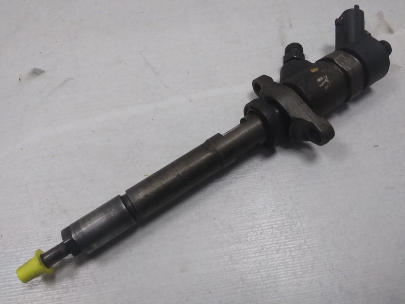 Recambio de inyector para mazda 3 berlina (bk) 1.6 cd diesel cat referencia OEM IAM 0445110188  