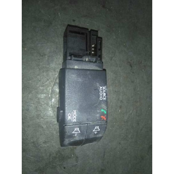 Recambio de mando volante para renault clio iv dynamique referencia OEM IAM 255522448R  