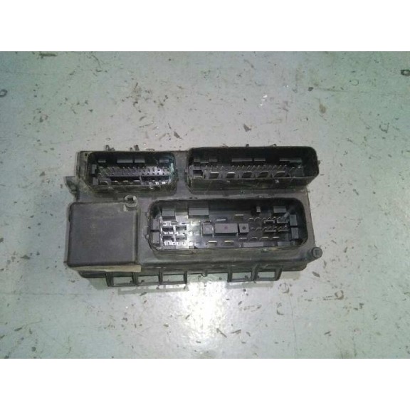 Recambio de caja reles / fusibles para opel corsa d 1.3 dth referencia OEM IAM 13217394EH  