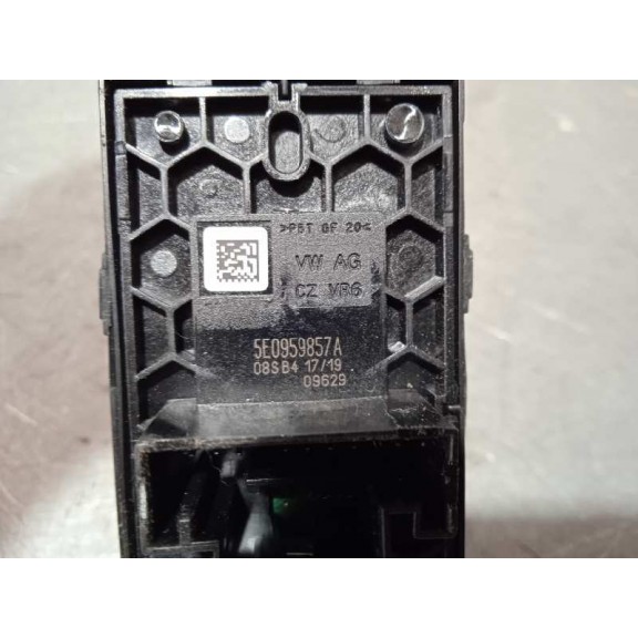 Recambio de mando elevalunas delantero izquierdo para skoda fabia 1.0 mpi referencia OEM IAM 5E0959857A DE 4 