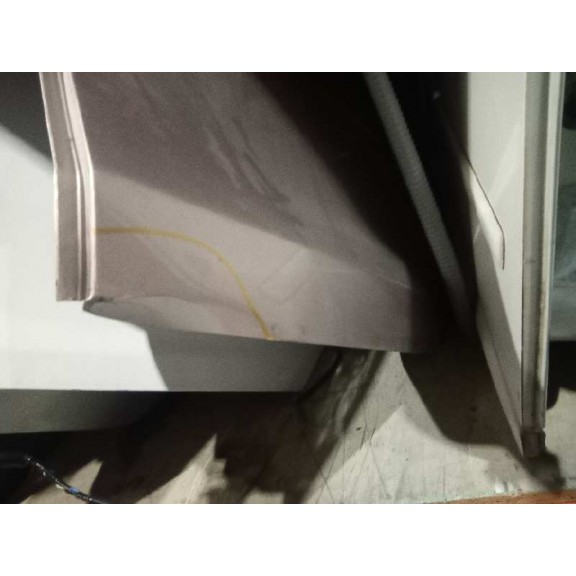 Recambio de puerta trasera izquierda para peugeot 208 allure referencia OEM IAM   