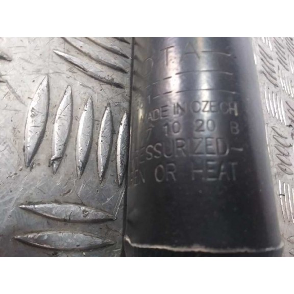 Recambio de amortiguador trasero derecho para toyota auris hybrid active referencia OEM IAM 171020B  