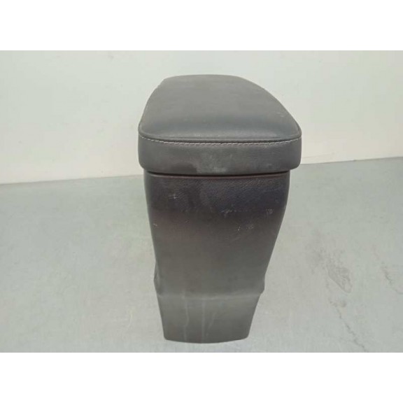 Recambio de apoyabrazos central para lexus ct 200h referencia OEM IAM 5891176010  CUERO