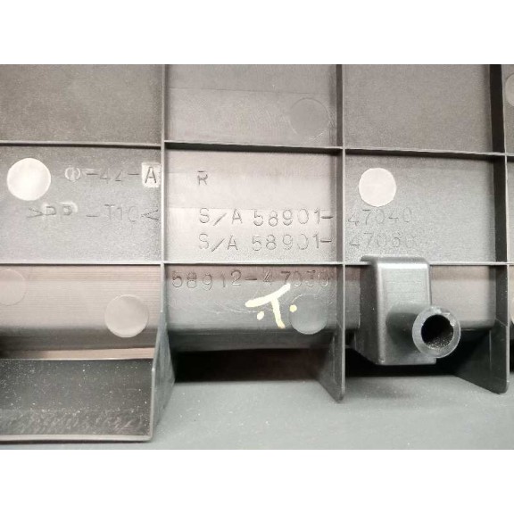 Recambio de apoyabrazos central para toyota prius (nhw20) 1.5 cat referencia OEM IAM 5891247030  