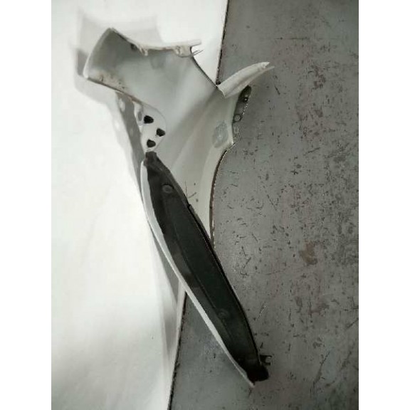 Recambio de aleta delantera izquierda para renault megane iii berlina 5 p intens referencia OEM IAM   