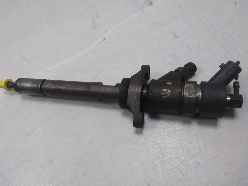 Recambio de inyector para mazda 3 berlina (bk) 1.6 cd diesel cat referencia OEM IAM 0445110188  