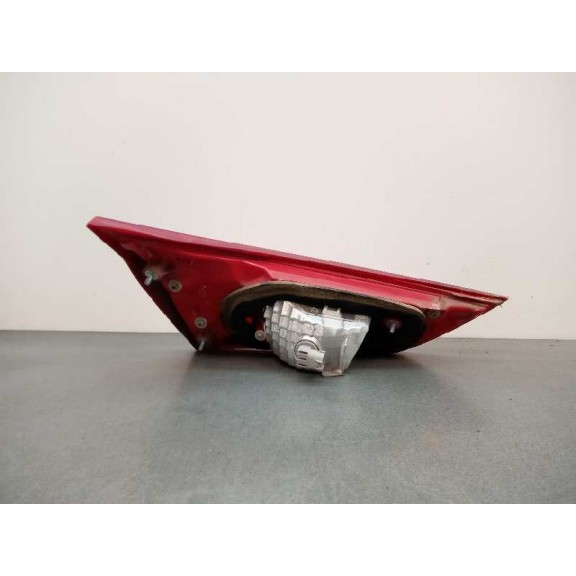 Recambio de piloto trasero derecho interior para toyota auris active referencia OEM IAM 02260  