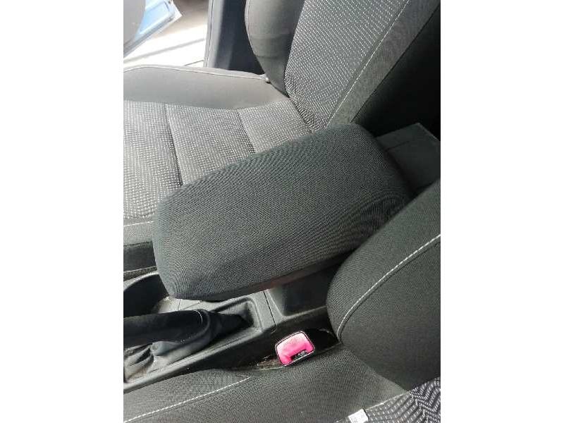 Recambio de apoyabrazos central para toyota auris active referencia OEM IAM   