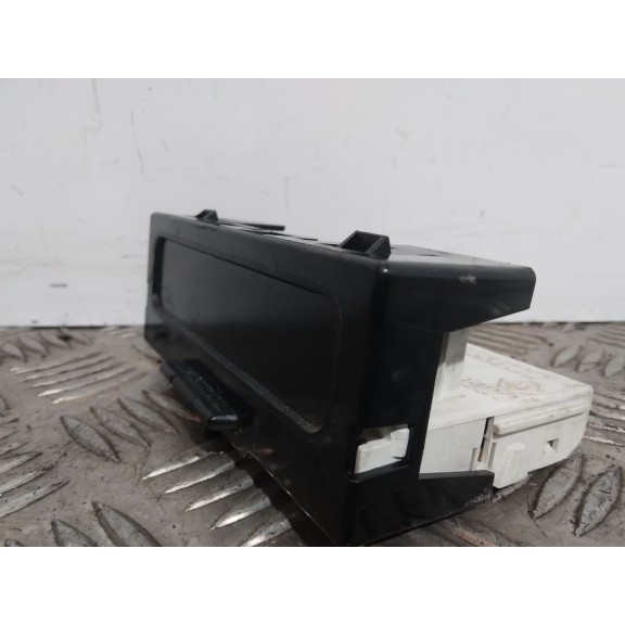 Recambio de display para renault megane ii berlina 5p confort authentique referencia OEM IAM 8200107839  