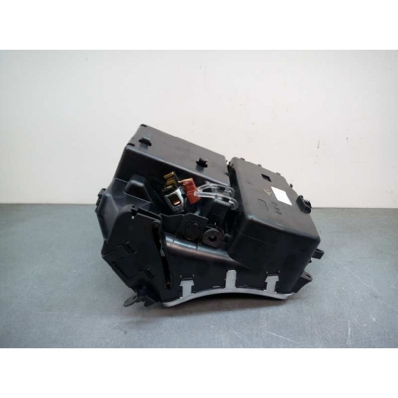 Recambio de consola central para mercedes-benz clase c w205 c200 bluetec referencia OEM IAM A2056800210 PORTAOBJETOS 