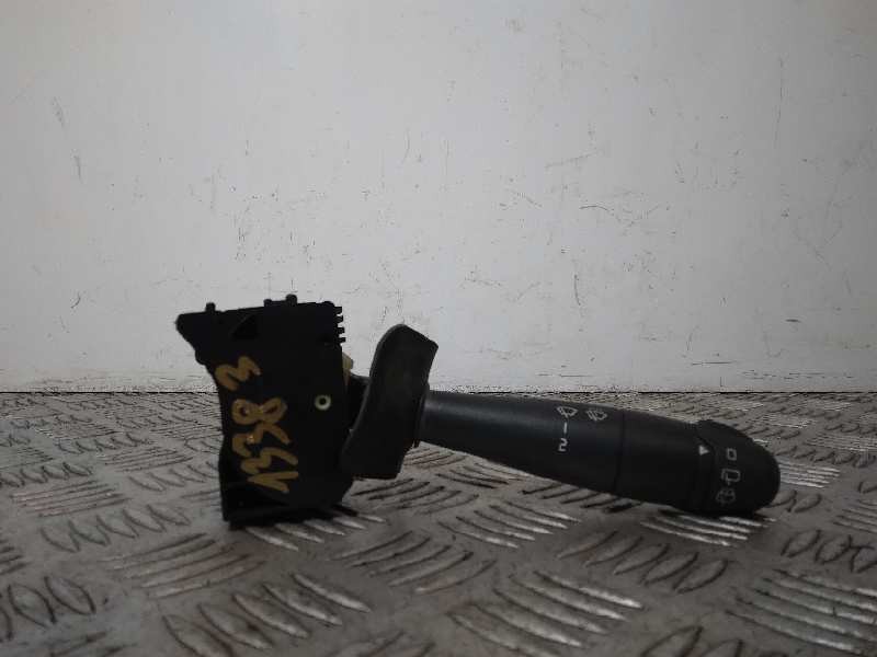 Recambio de mando limpia para dacia duster ambiance 4x2 referencia OEM IAM 8200792587  