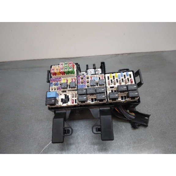 Recambio de caja reles / fusibles para ford mustang gt referencia OEM IAM 3179002  