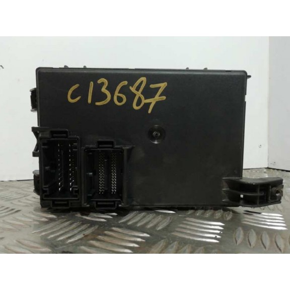 Recambio de caja reles / fusibles para opel corsa d cosmo referencia OEM IAM 13301560  