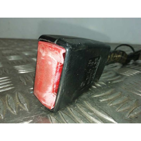Recambio de enganche cinturon para seat leon (1p1) 1.9 tdi referencia OEM IAM 5P0857756F DELANTERO DERECHO 