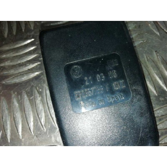 Recambio de enganche cinturon para seat leon (1p1) 1.9 tdi referencia OEM IAM 5P0857756F DELANTERO DERECHO 