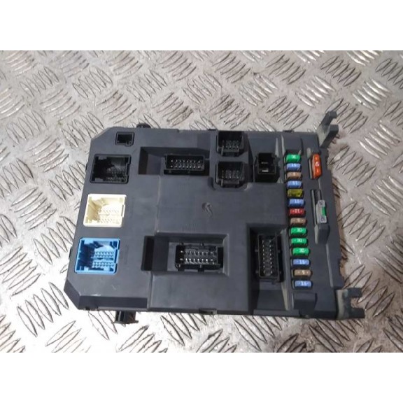 Recambio de caja reles / fusibles para peugeot 207 confort referencia OEM IAM 9664983080  