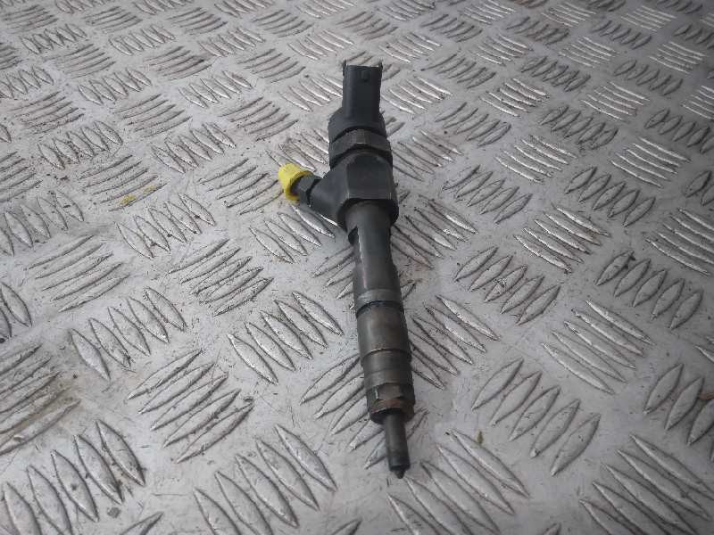 Recambio de inyector para renault trafic caja cerrada (ab 4.01) 1.9 diesel referencia OEM IAM 0445110110  