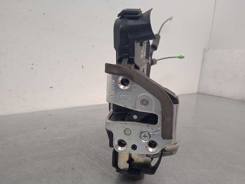 Recambio de cerradura puerta delantera derecha para lexus ct 200h referencia OEM IAM  1110105 4 PINS