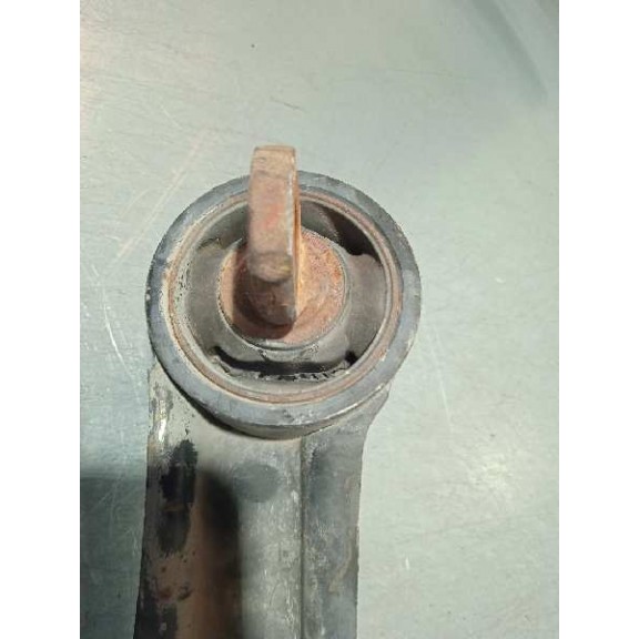 Recambio de brazo suspension inferior trasero derecho para toyota auris business referencia OEM IAM SR  