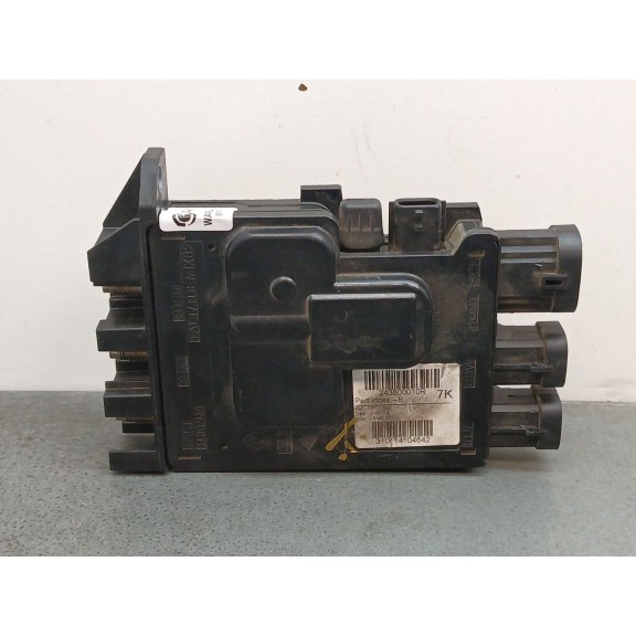 Recambio de caja reles / fusibles para renault scenic iii 1.2 tce referencia OEM IAM 243800010r  