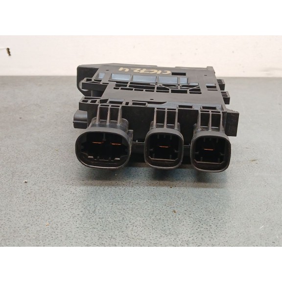 Recambio de caja reles / fusibles para renault scenic iii 1.2 tce referencia OEM IAM 243800010r  