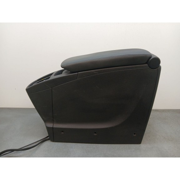 Recambio de apoyabrazos central para renault scenic iii 1.2 tce referencia OEM IAM 7711426456 CUERO NEGRO 8127320