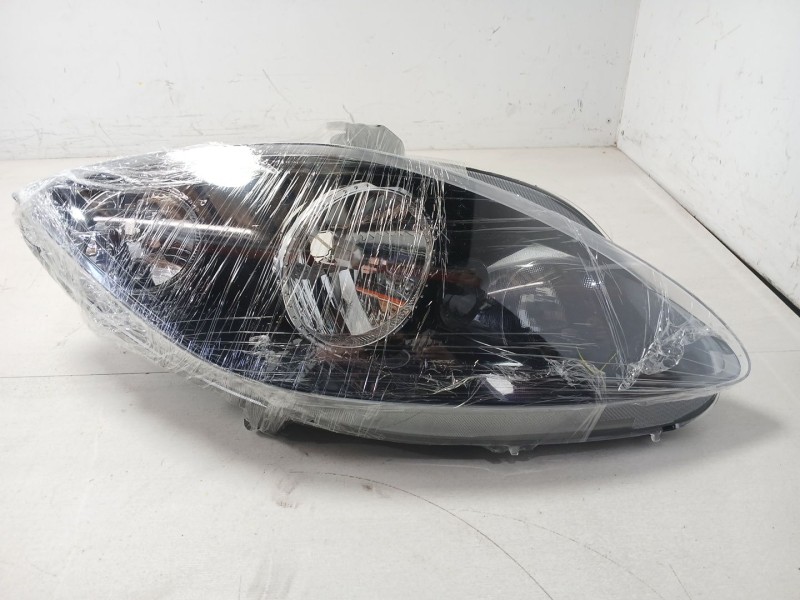 Recambio de faro derecho para seat leon (1p1) 1.9 tdi referencia OEM IAM   