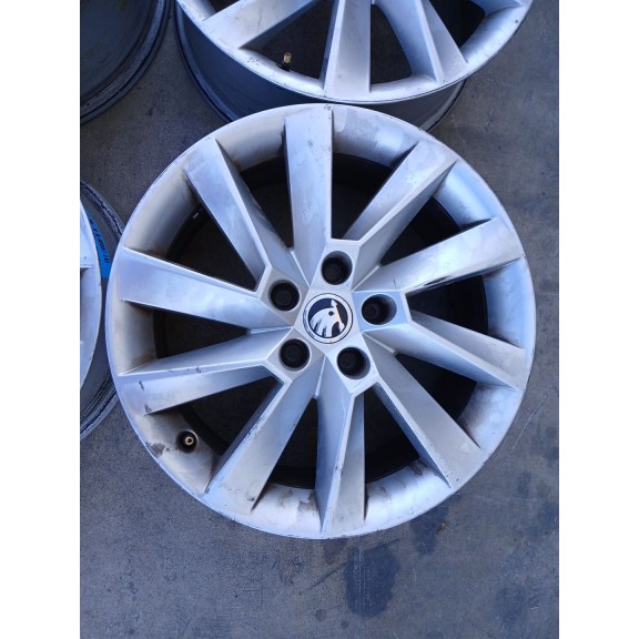 Recambio de juego llantas para skoda superb (3v3) 2.0 tdi referencia OEM IAM 7JX17ET40 X4 17