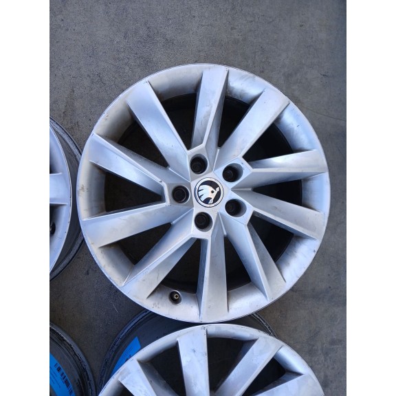 Recambio de juego llantas para skoda superb (3v3) 2.0 tdi referencia OEM IAM 7JX17ET40 X4 17