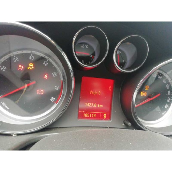 opel insignia berlina del año 2011