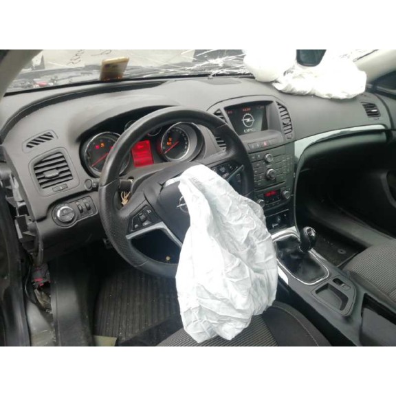 opel insignia berlina del año 2011