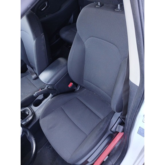 Recambio de asiento delantero izquierdo para kia carens iv 1.7 crdi referencia OEM IAM   