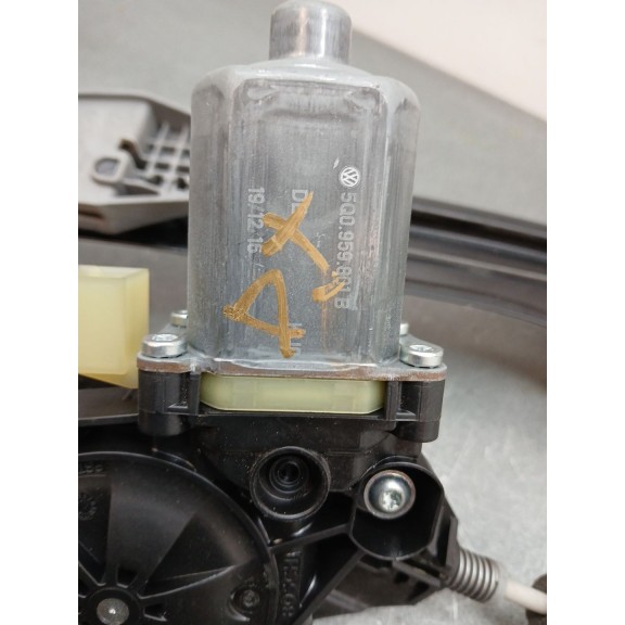 Recambio de elevalunas delantero izquierdo para skoda superb (3v3) 2.0 tdi referencia OEM IAM 5q0959801b 2 pines 
