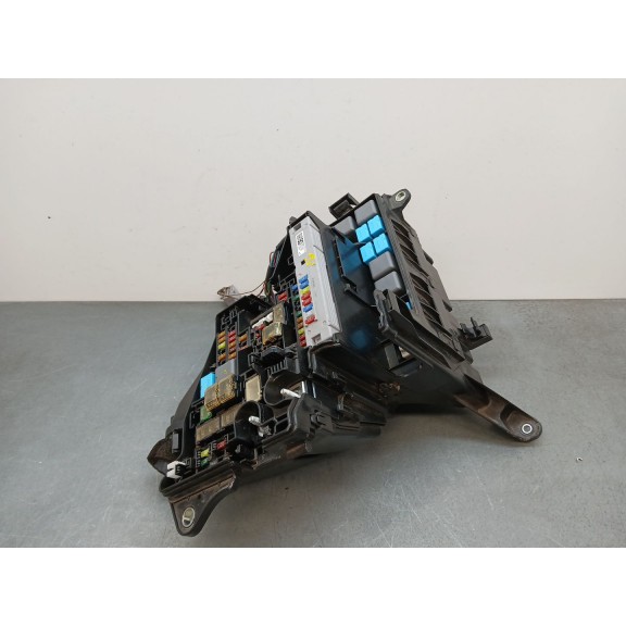Recambio de caja reles / fusibles para lexus is iii (_e3_) 300h (ave30_) referencia OEM IAM 8264453010a  