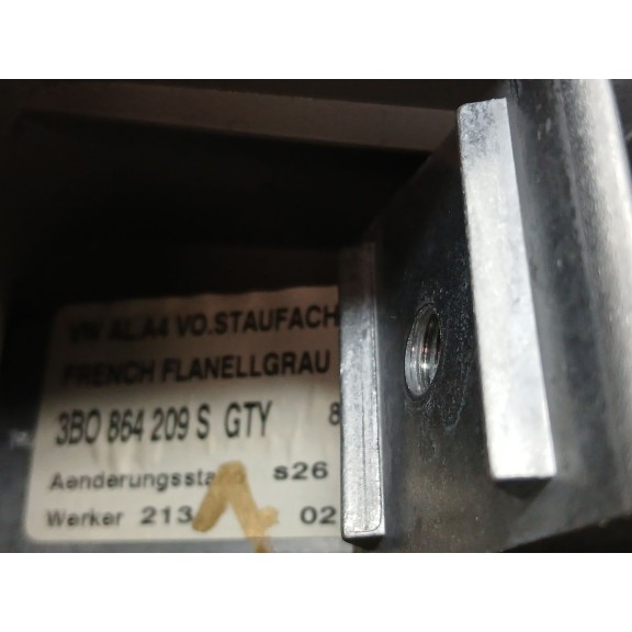 Recambio de apoyabrazos central para volkswagen golf iv berlina (1j1) básico referencia OEM IAM 3b0864209s  