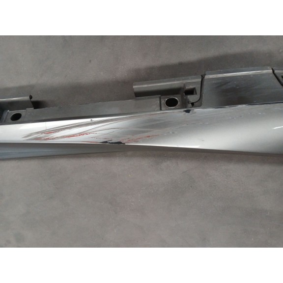 Recambio de faldon lateral para lexus is iii (_e3_) 300h (ave30_) referencia OEM IAM  derecho rozado